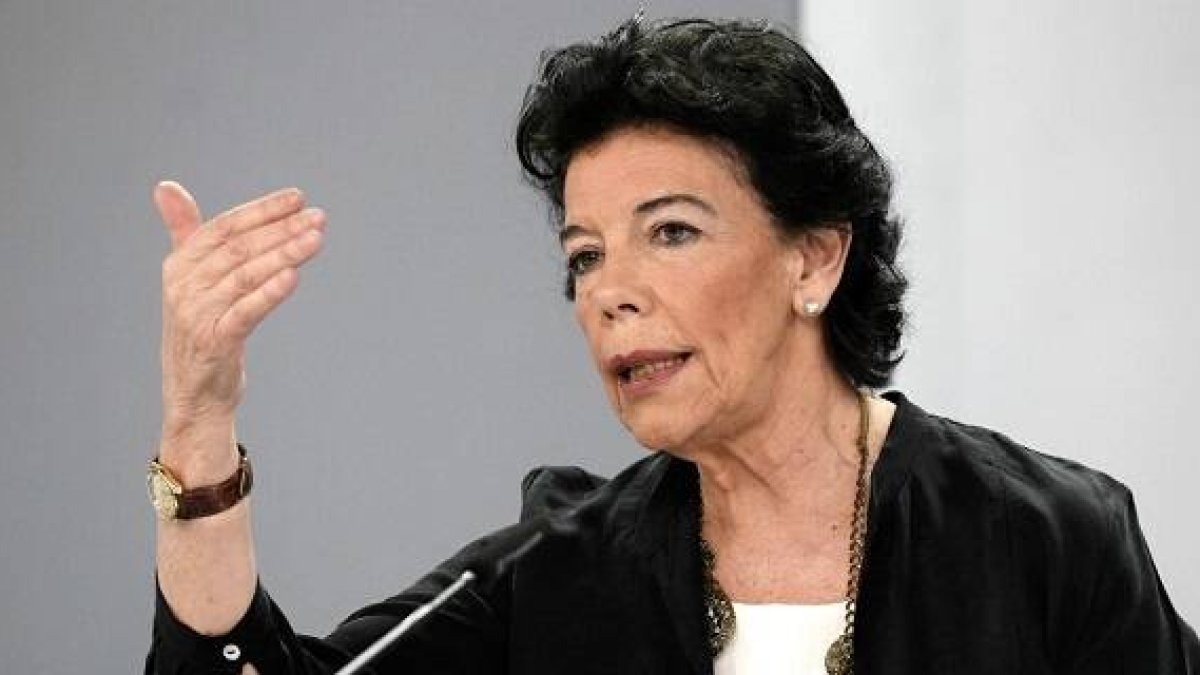 isabel Celaá, exministra socialista de Educación que soliviantó a las escuelas católicas y concertadas... candidata a embajadora al Vaticano