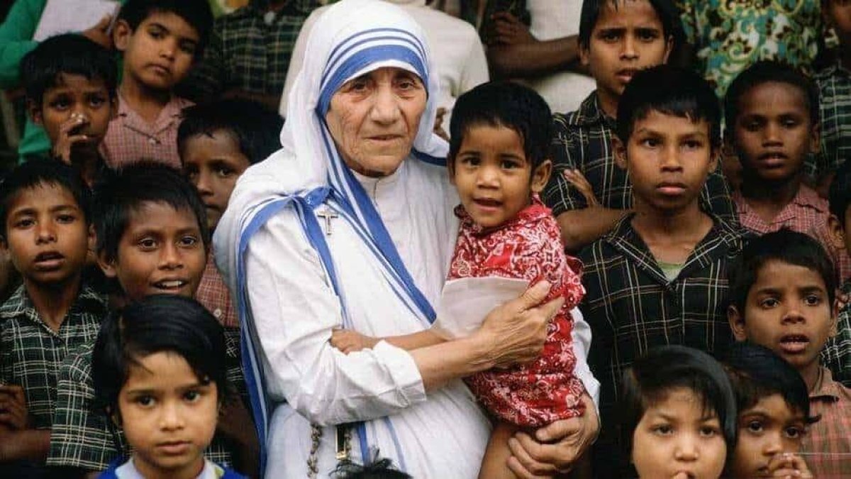 Alimentándose de la Eucaristía, la oración y la devoción a María, la Madre Teresa hizo del mundo un lugar mejor.