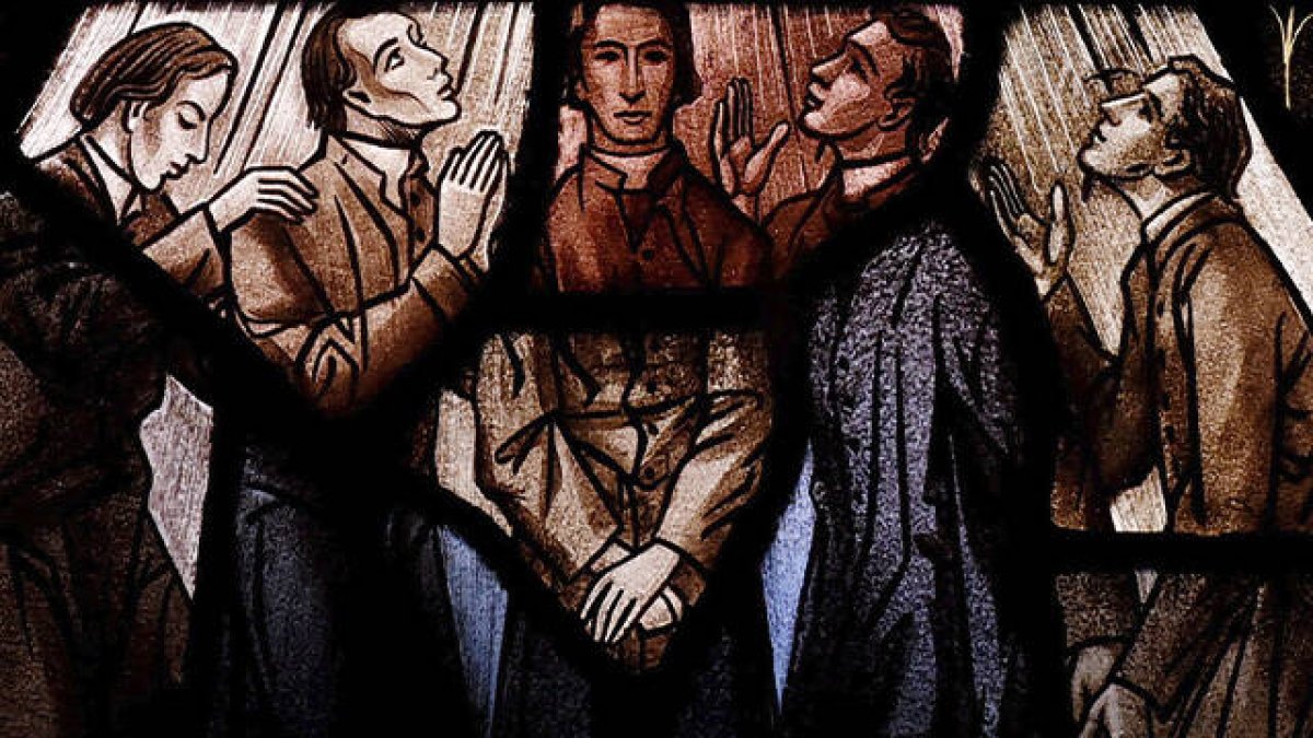 Vidriera en la catedral de Shreveport con los cinco sacerdotes