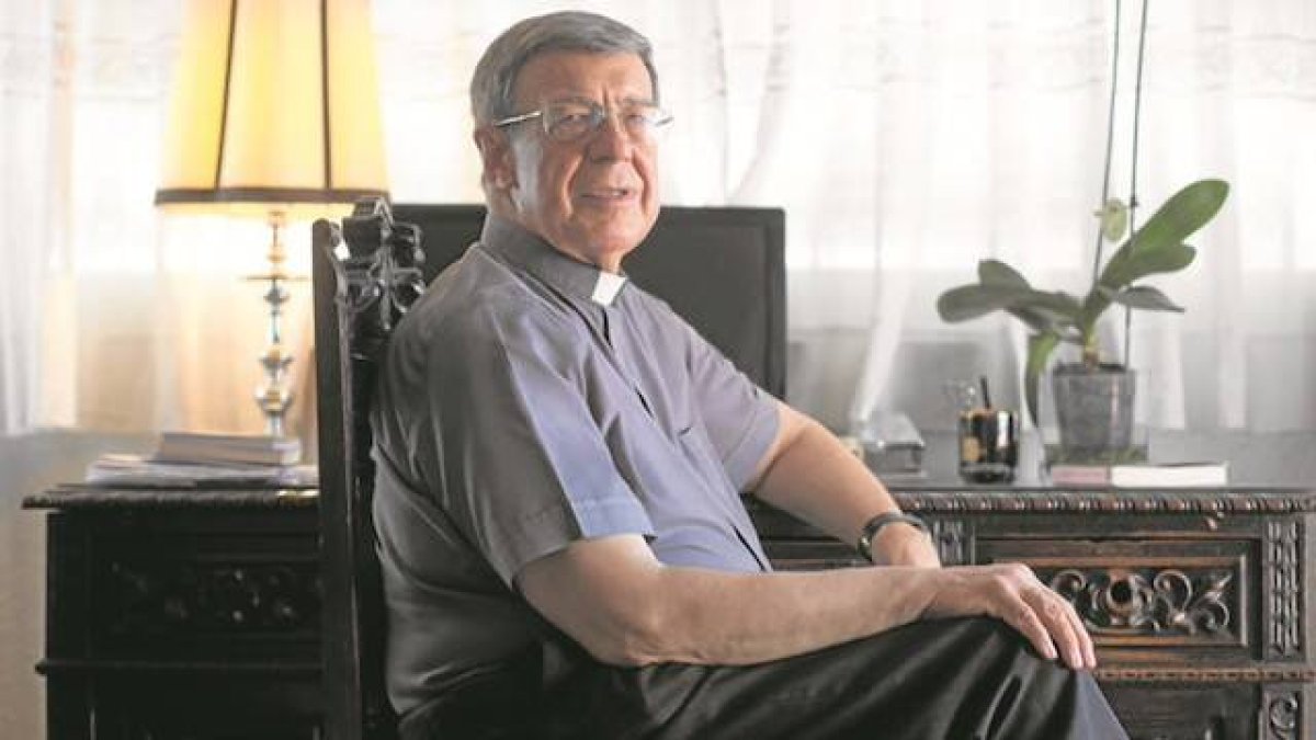 Alfonso Simón cumple cincuenta años como sacerdote de Jesucristo. Foto: Isabel Permuy.