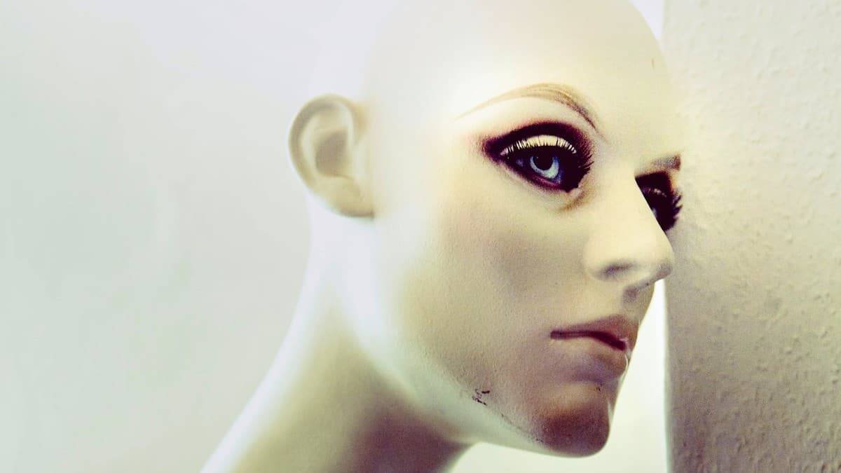 La mejora que quiere introducir el transhumanismo en el ser humano va más allá de la tecnología y del ciborg: busca la inmortalidad y se fundamenta en la adoración del propio yo. Foto: Markus Spiske / Unsplash.