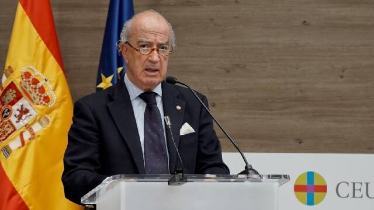 Antonio Sáinz de Vicuña recibió el premio al impulso misionero de Religión en Libertad para Ayuda a la Iglesia Necesitada.