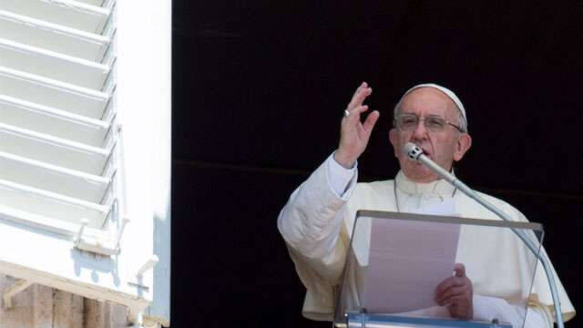El Santo Padre durante el rezo del Angelus de este domingo
