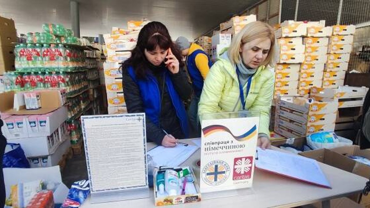 Uno de los almacenes de redistribución de ayuda de Cáritas en Ucrania... Cáritas España lo apoyará con otros 3 millones de euros