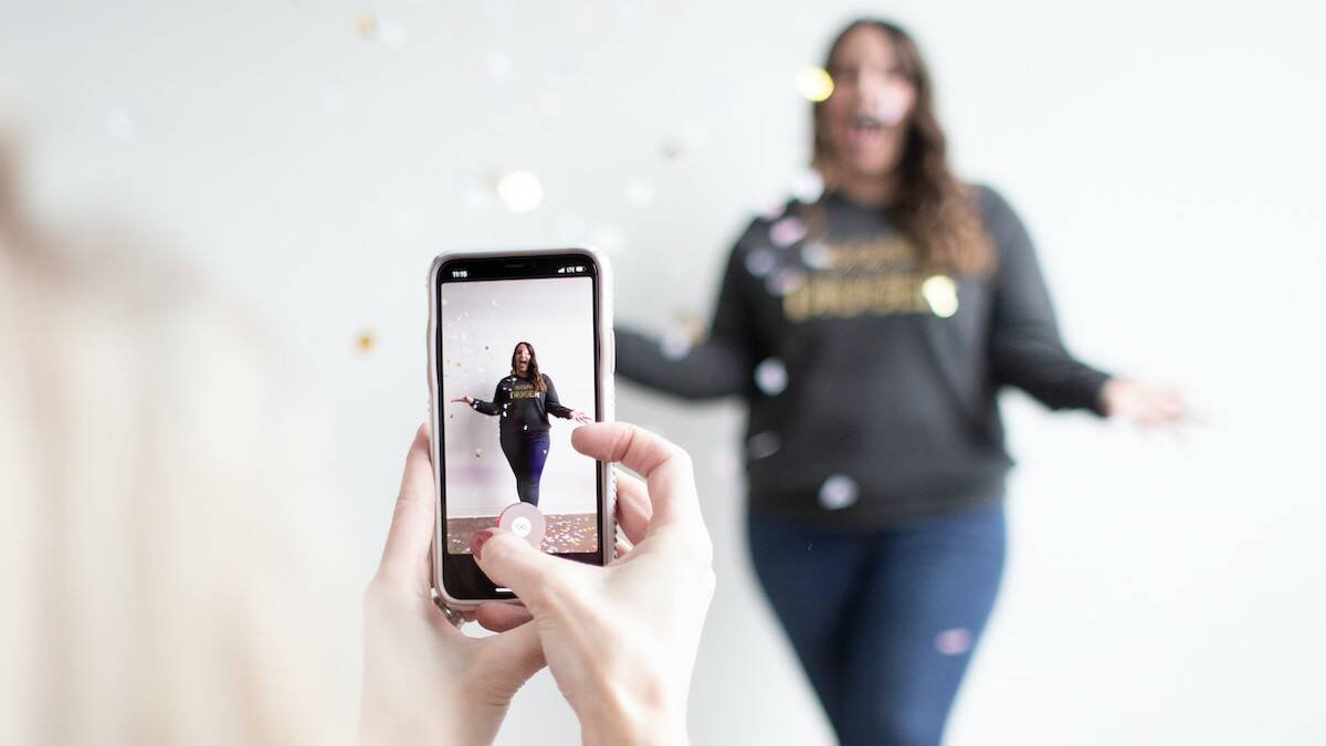 Fotografiar y compartir: una práctica de riesgo ante la que se toman muy pocas precauciones. Foto (contextual): Amanda Vick / Unsplash.com
