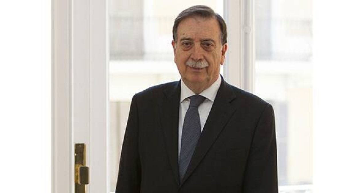 El abogado Eugenio Gay Montalvo es un jurista reconocido, durante muchos años miembro del Tribunal Constitucional