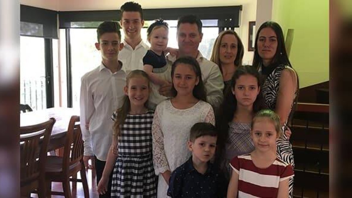 David y Belinda Goodwin, con sus nueve hijos