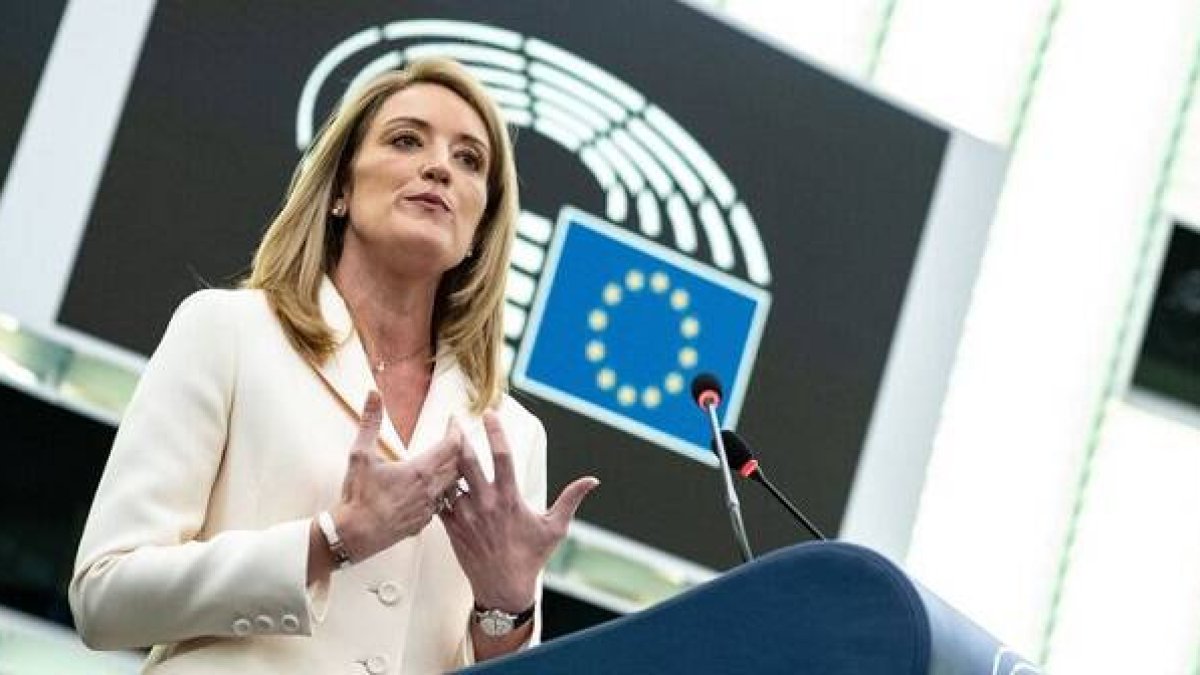 Roberta Metsola preside el Europarlamento desde enero... trata de compensar no haber sido suficientemente pro-aborto en el pasado