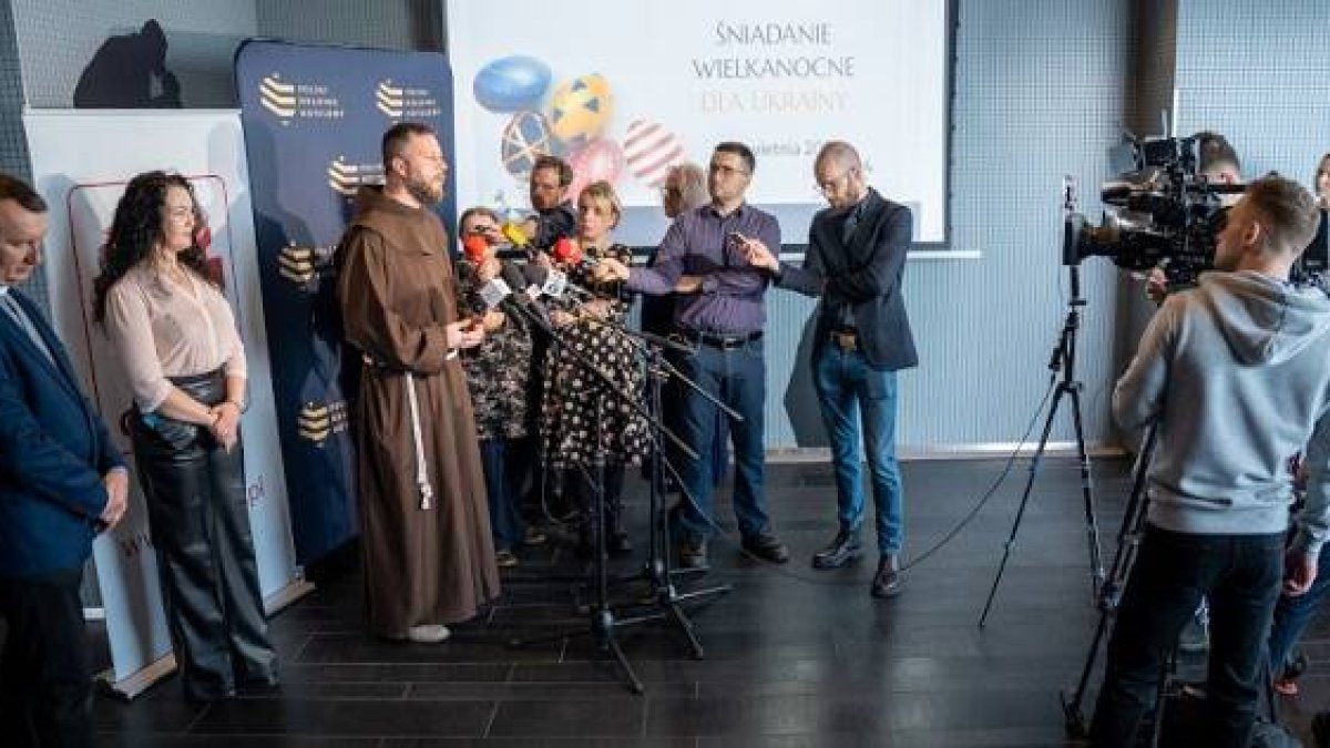 Hoteleros y responsables de Cáritas Polonia anuncian un desayuno especial de Pascua ortodoxa en hoteles para los refugiados ucranianos