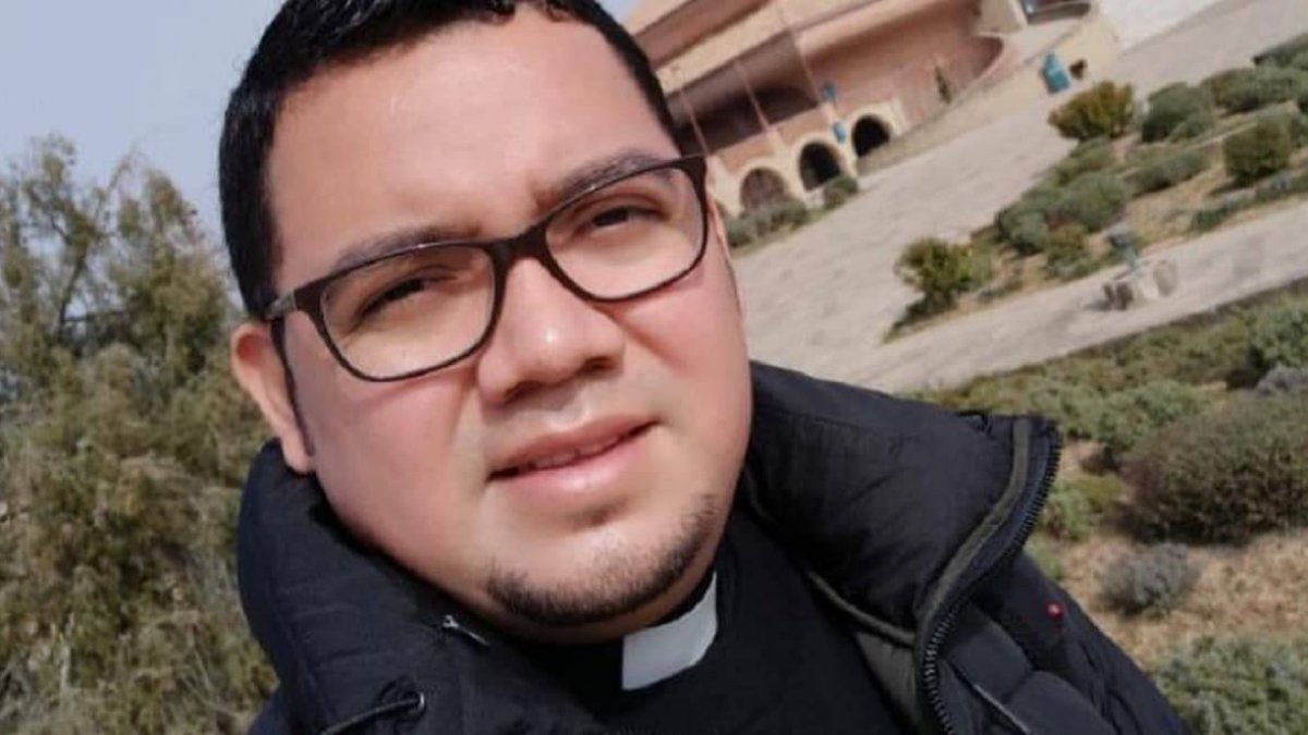 Carlos Corado explica la realidad social y religiosa de su país, El Salvador.