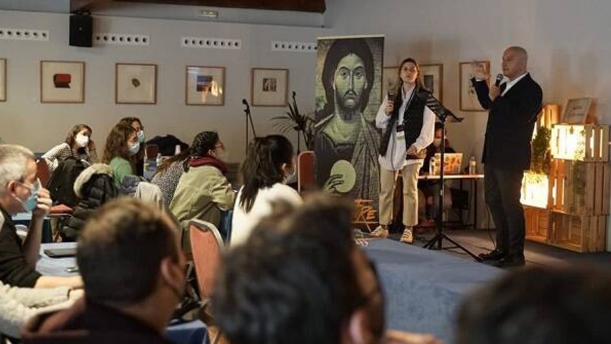 Randy Raus, director internacional de LifeTeen, en el encuentro con catequistas novatos de varios países en Montserrat en marzo de 2022