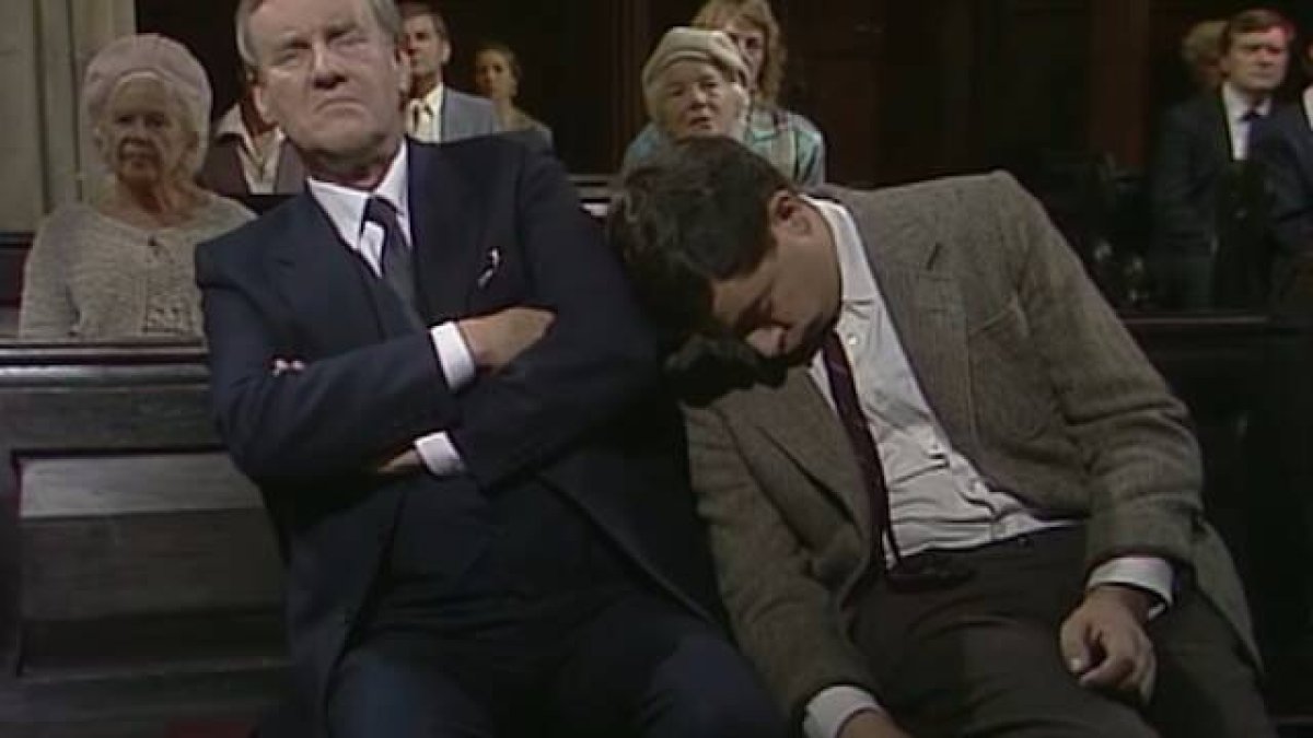 Dormirse durante la homilía puede ser uno de los efectos de una mala predicación, pero no necesariamente el peor. En la imagen, la célebre escena de Mr Bean (Rowan Atkinson) en la iglesia.