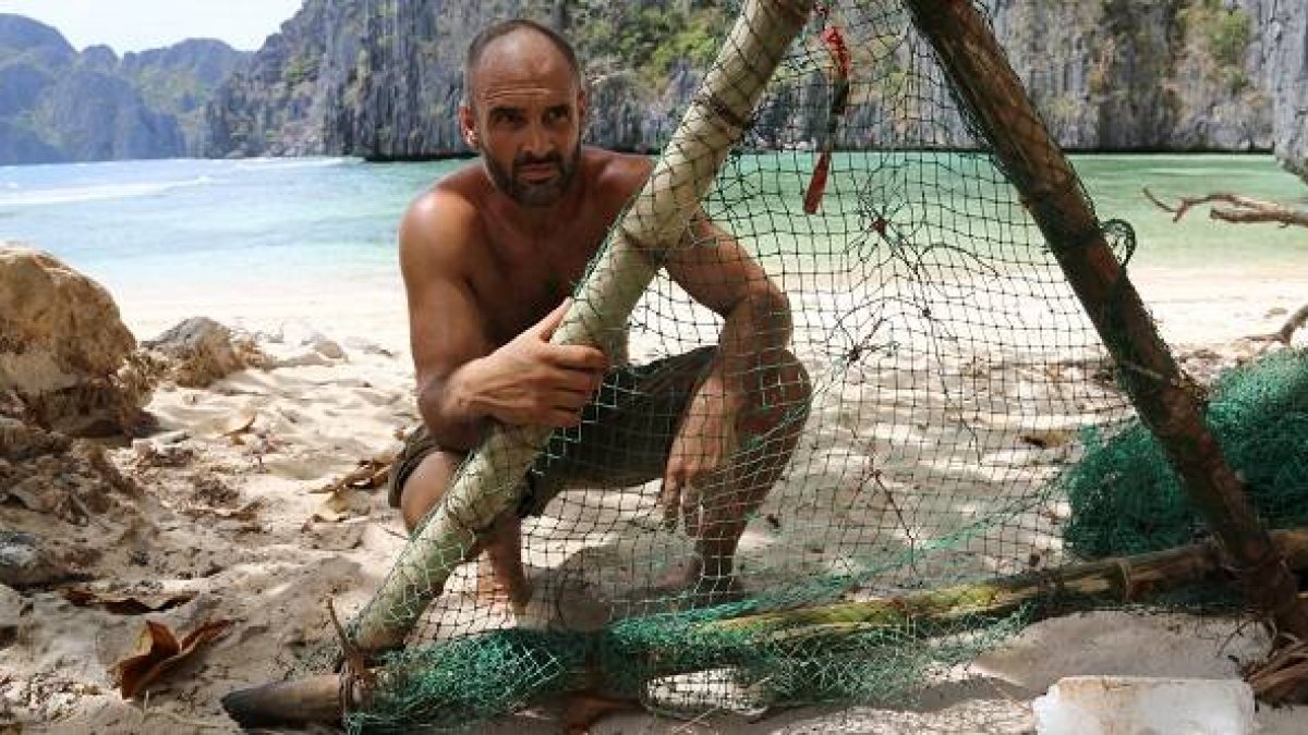 Ed Stafford se hace una red con restos que encuentra... sus reglas de supervivencia sirven para la vida espiritual