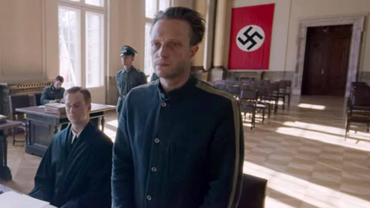 Franz Jägerstätter durante el juicio en el que fue condenado a muerte. Fotograma de la película