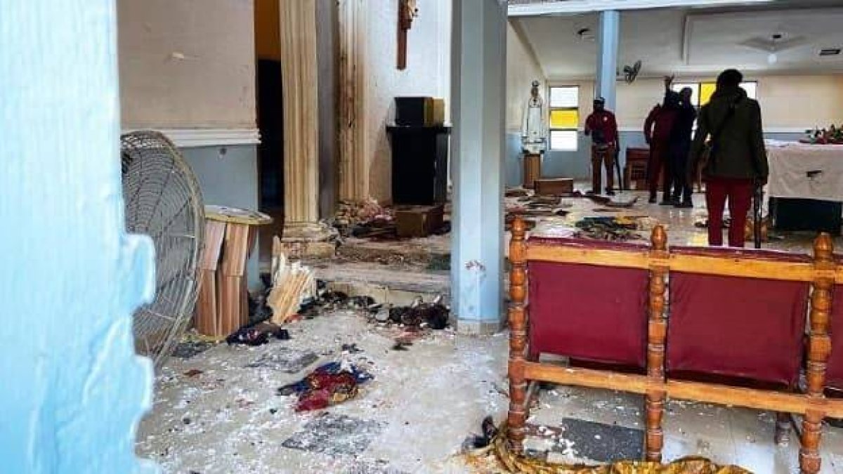 La situación en Nigeria es caótica y numerosos heridos están siendo atendidos con escasos medios en los hospitales de la zona.