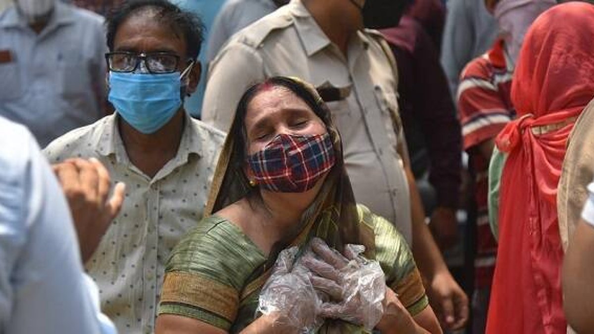 La mortandad por coronavirus se ha  disparado en la India... muchos hospitales se saturan