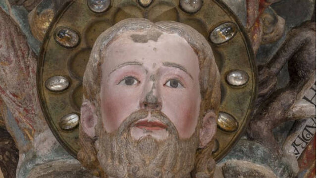 Imagen de Santiago Apóstol en el Pórtico de la Gloria restaurado