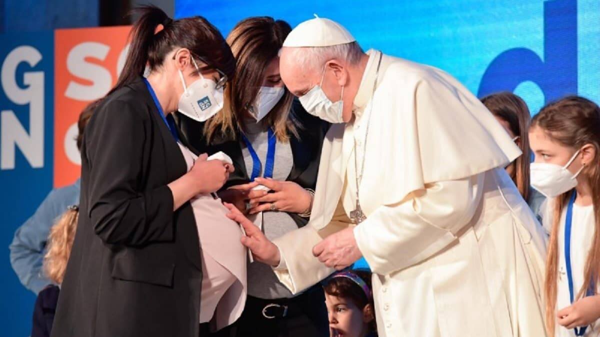 En el acto el Papa bendijo a varias embarazadas / Vatican Media