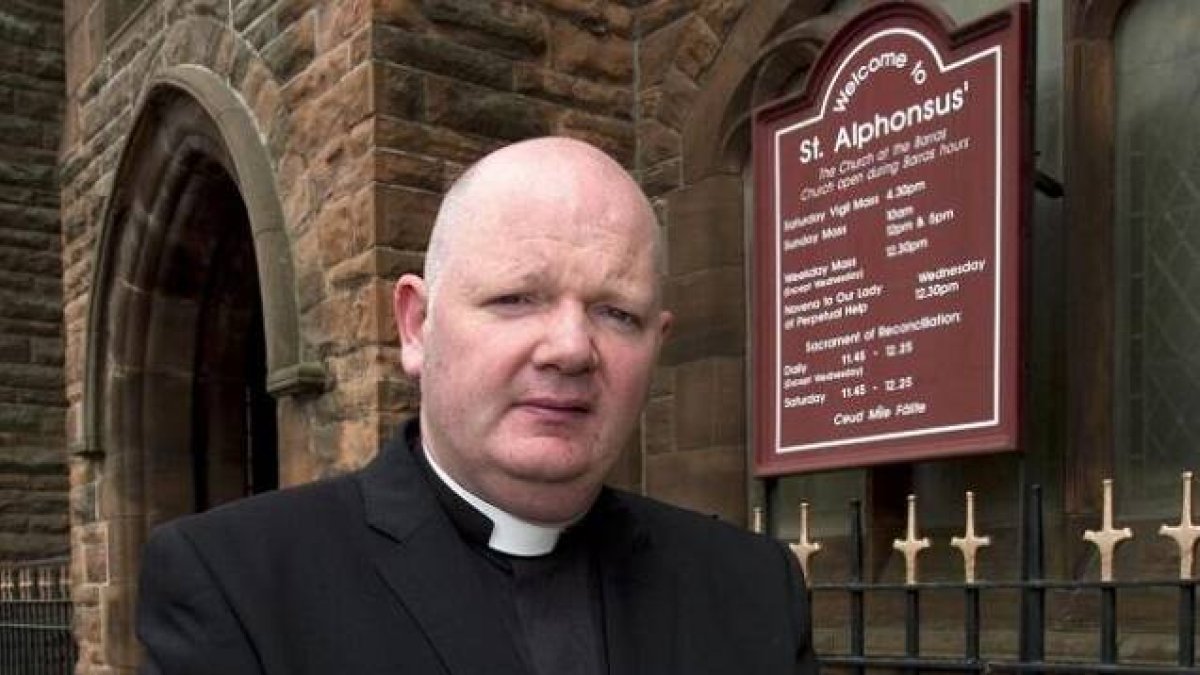 Tom White es párroco en Escocia y explica la necesidad de los fieles de poder ir a la iglesia