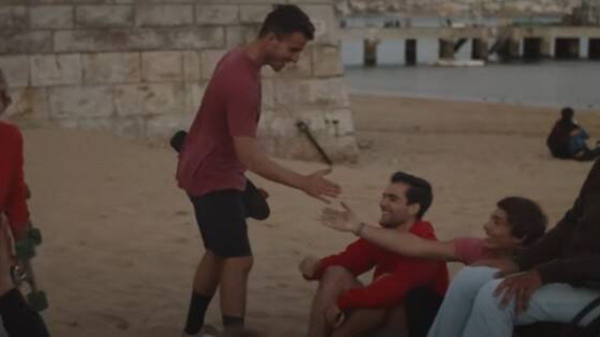 Crepúsculo alegre en la playa de Lisboa, uno de los símbolos de la JMJ 2023