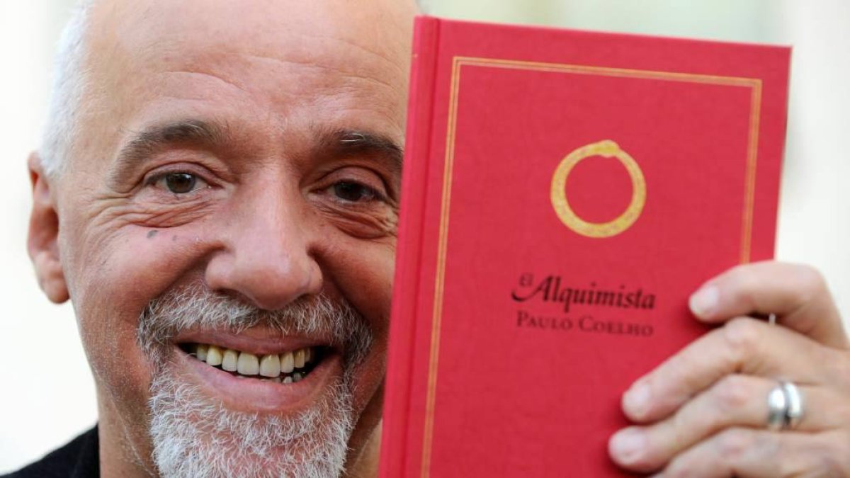 ¿Por qué Paulo Coelho es escritor Nueva Era?