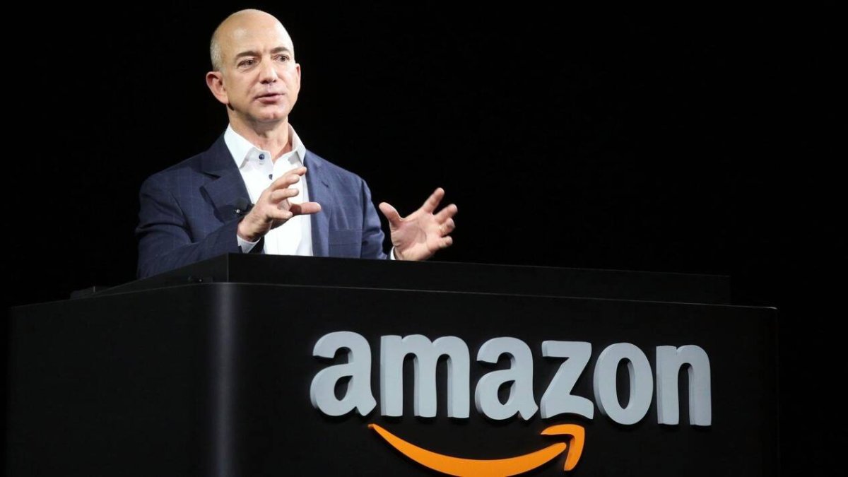 Jeff Bezos es el dueño de Amazon y una de las personas más ricas del mundo