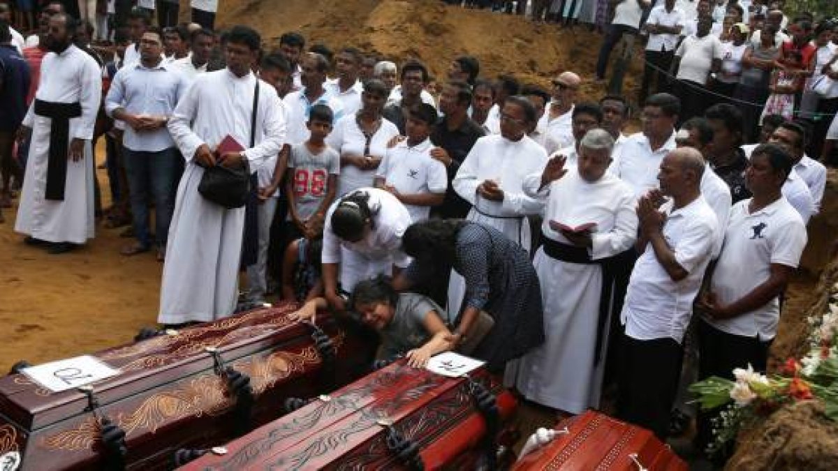 Funerales en 2019 por los atentados de Sri Lanka contra 3 iglesias y 3 hoteles, que causaron 270 muertos y 500 heridos