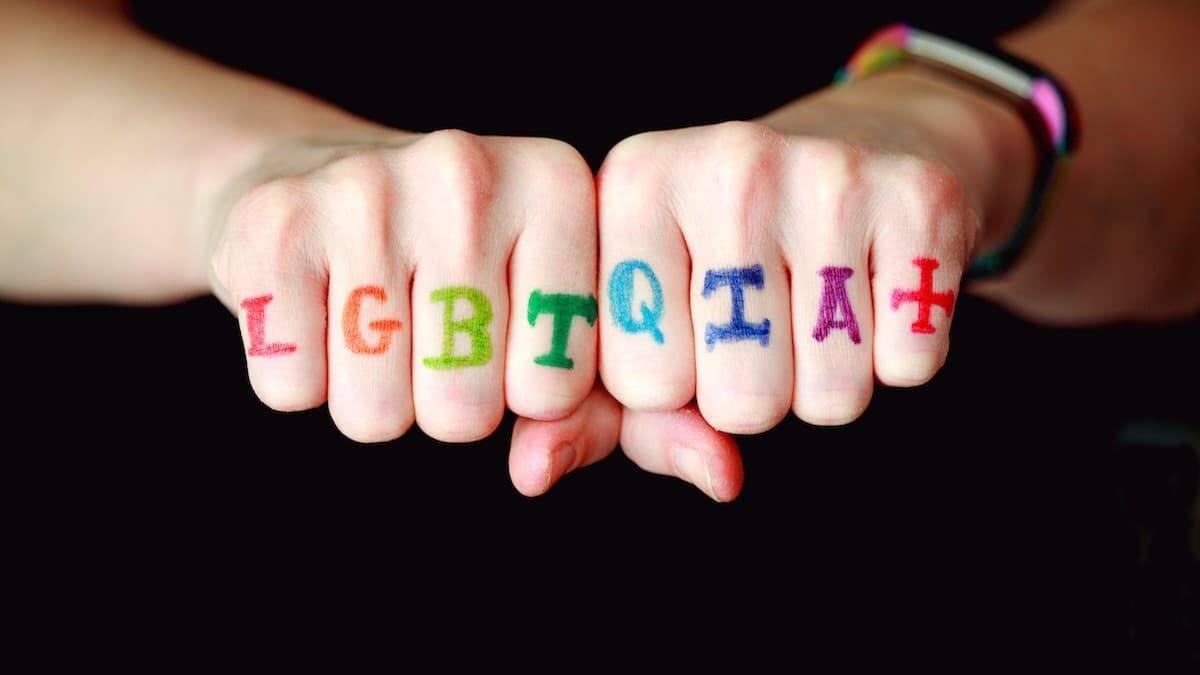 Faltan dedos de la mano para contar los intentos de imposible transformación del ser en lo que no es. Foto: Sharon McCutcheon / Unsplash.