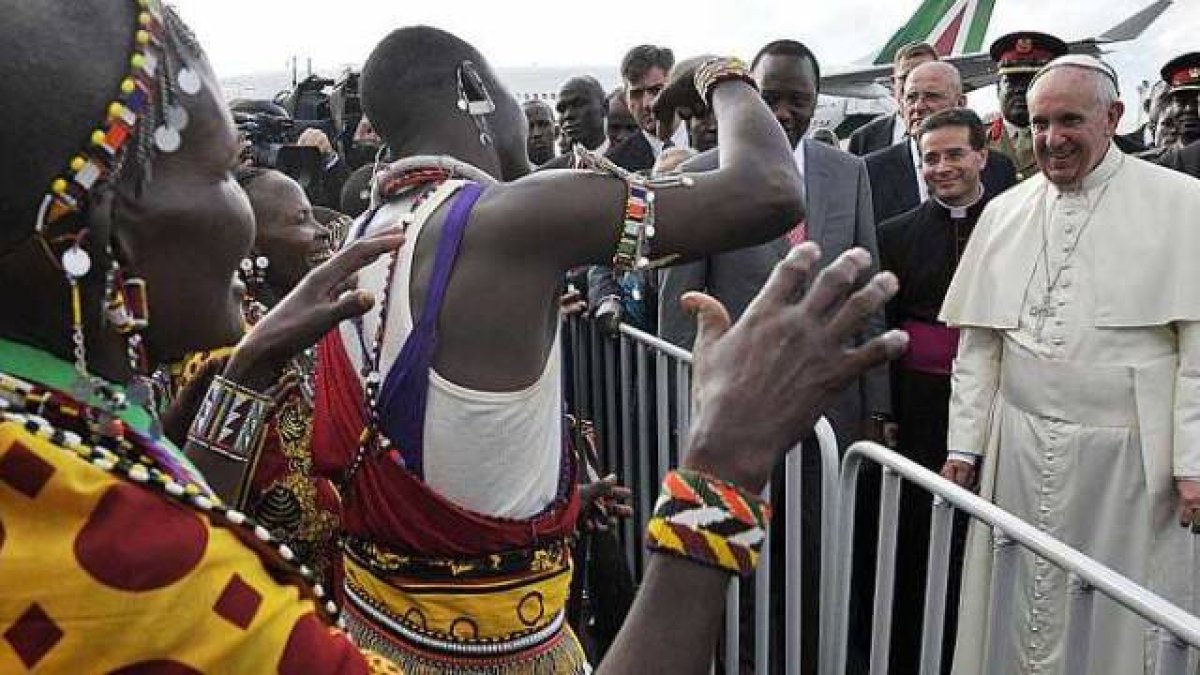 El Papa Francisco en uno de sus viajes a África... en su mensaje del Domund 2021 pide afrontar con pasión y con la Palabra de Dios el riesgo de apatía por el coronavirus