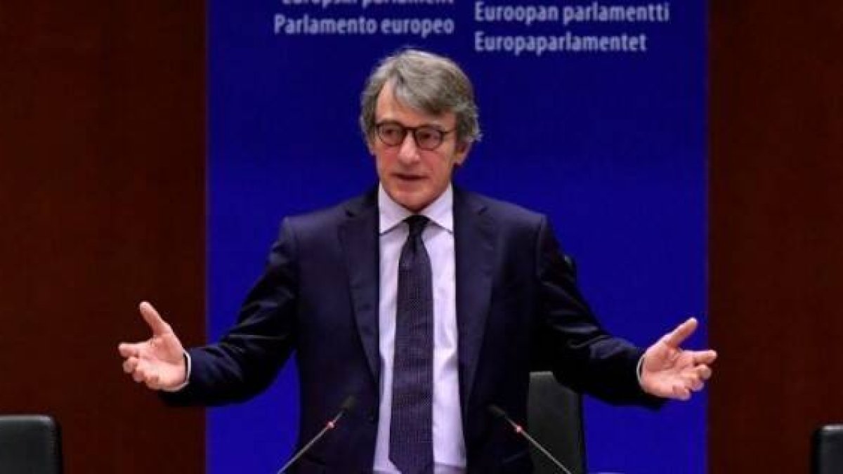 David Maria Sassoli, presidente del Europarlamento desde 2019, socialista italiano que se declara católico, ha recibido una carta firme de los obispos europeos