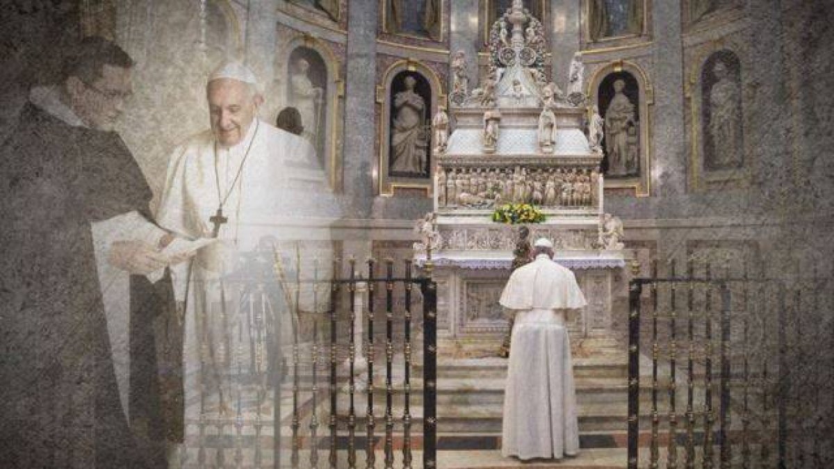 El Papa Francisco reza en la tumba de Santo Domingo en Bolonia (Dominicos.org).