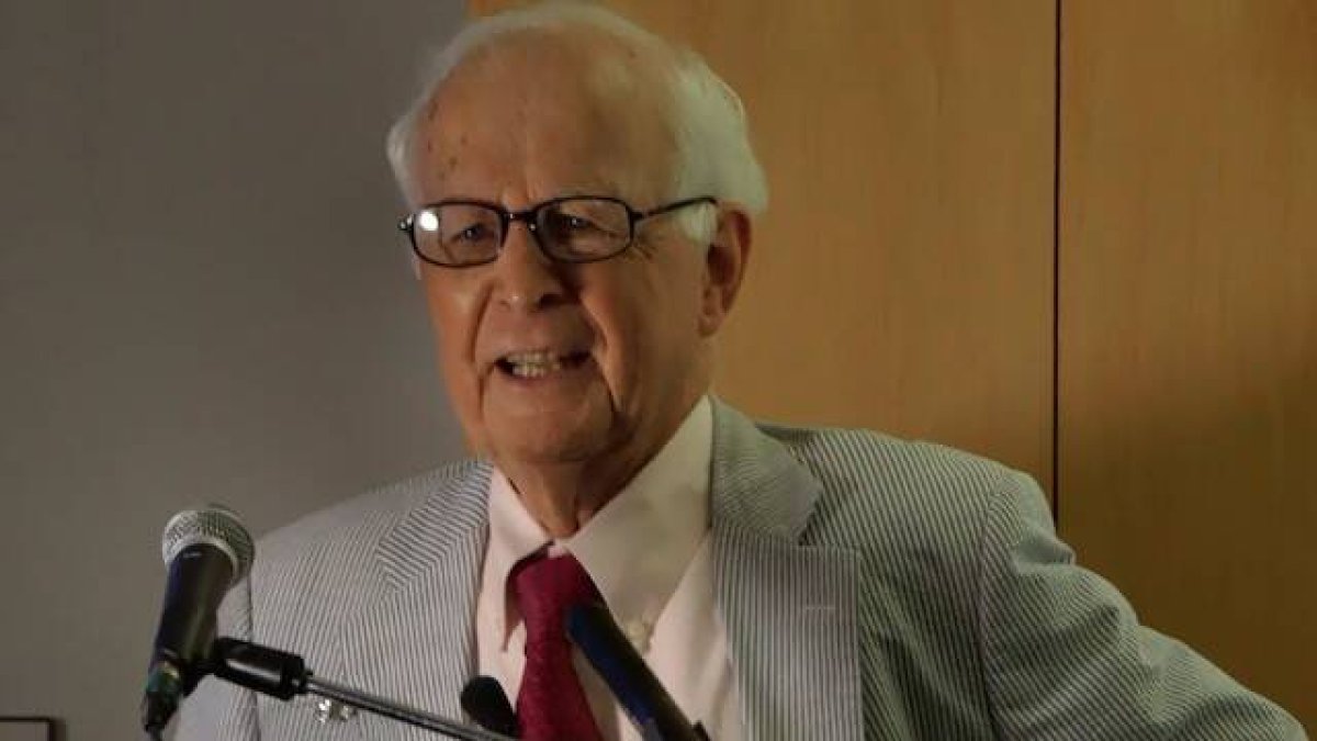 El psiquiatra Paul McHugh ha sido atacado por su defensa de la ciencia ante las imposiciones de la ideología de género. Foto: Captura de una conferencia en Courage (Vimeo).