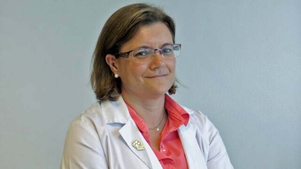 Teresa García García, jefa de la sección de oncología médica del Hospital Santa Lucía, ha escrito un alegato en defensa de sus pacientes al borde de la muerte.