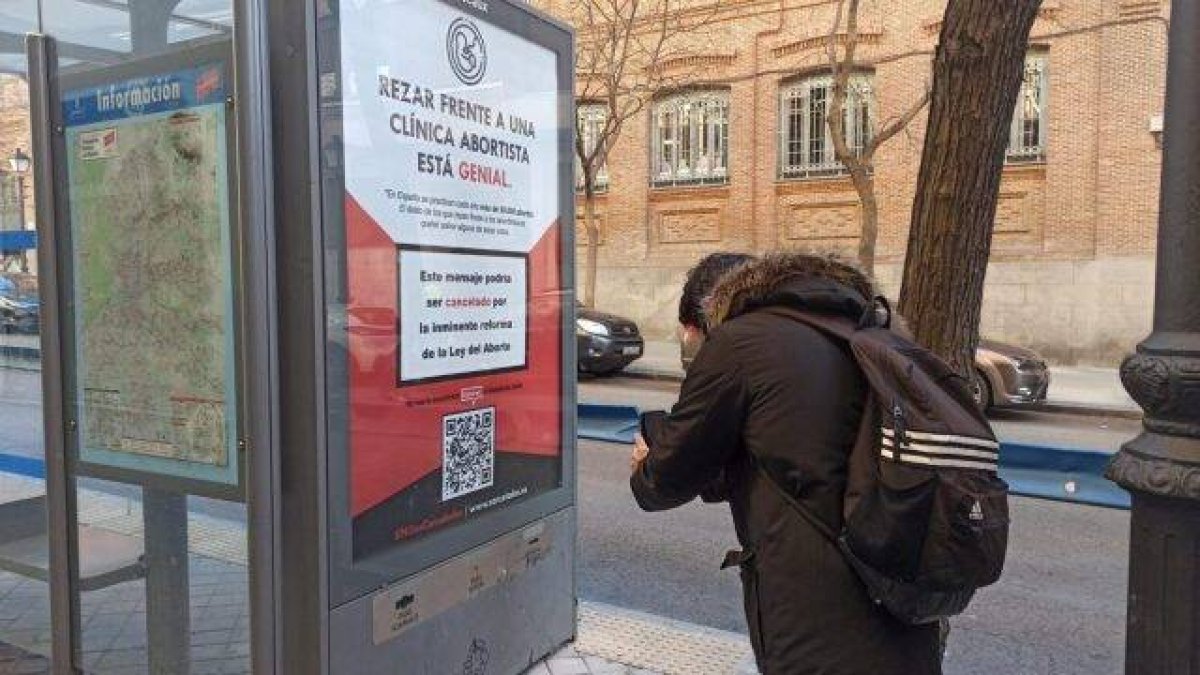 La mañana de este 18 de enero, Cancelados daba comienzo a su primera campaña en marquesinas de toda España con la frase