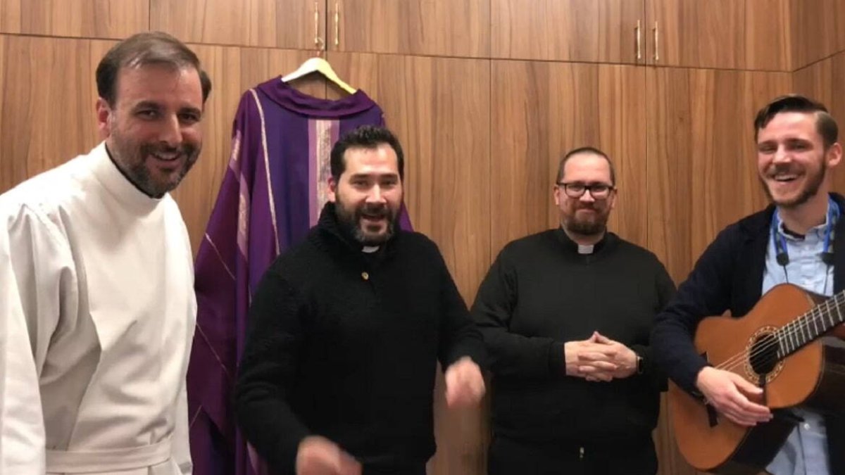 De izquierda a derecha, Gabriel Benedicto, Alejandro Aravena y el fallecido Rubén Pérez. Los tres eran compañeros y amigos.