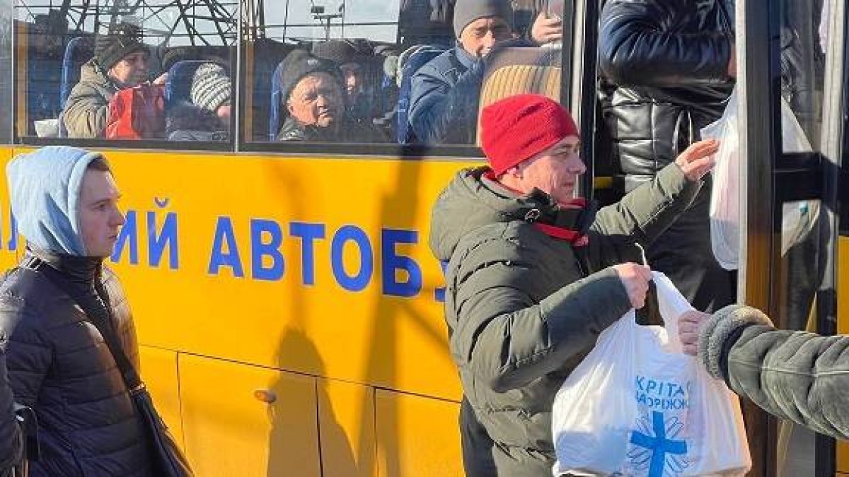 Desde Zaporozhya, Cáritas Mariúpol reparte paquetes de alimentos y recursos a los civiles que huyen del frente