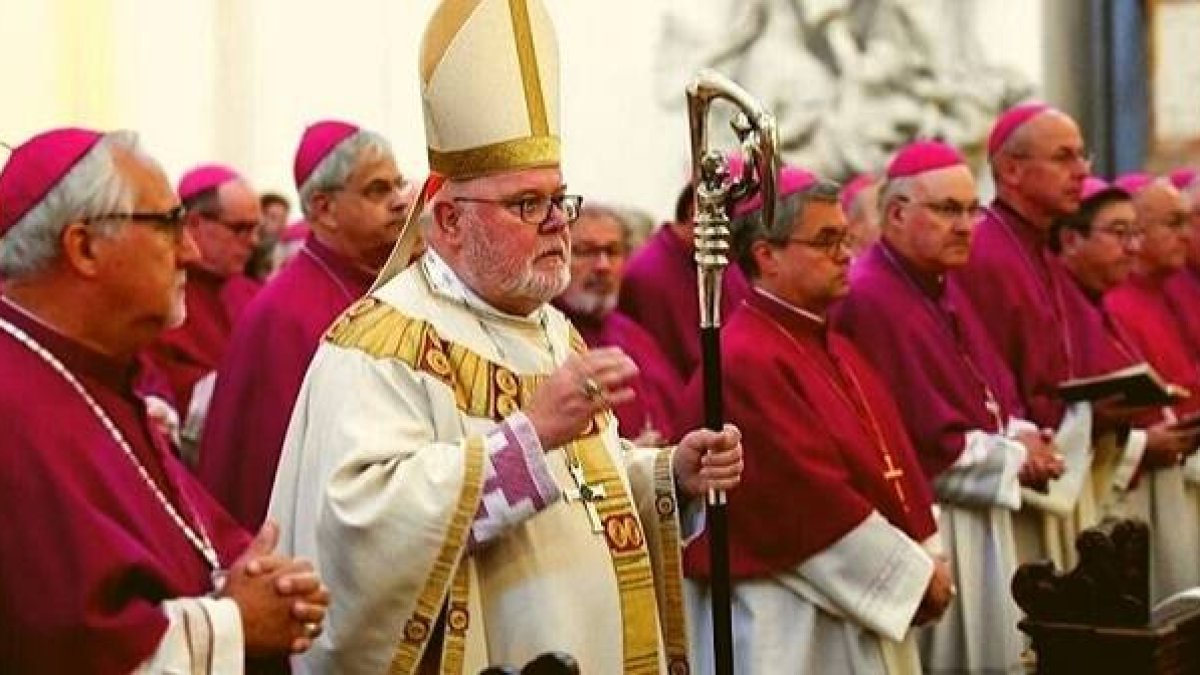 70 obispos norteamericanos y africanos, como antes nórdicos y polacos, señalan los peligros del Camino Sinodal alemán -en la foto, el cardenal Marx y obispos alemanes