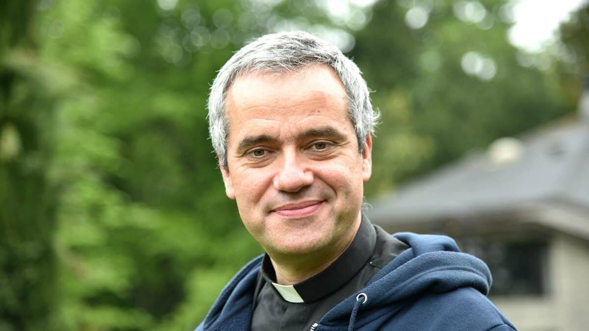 Jean Paul Hernández es un jesuita suizo, de origen español y que se ha formado en Italia y Alemania