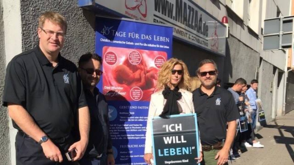 Los tribunales de Frankfurt dan la razón a los provida alemanes, que podrán seguir rezando ante las clínicas y acompañando a las mujeres en sus dudas y necesidades.