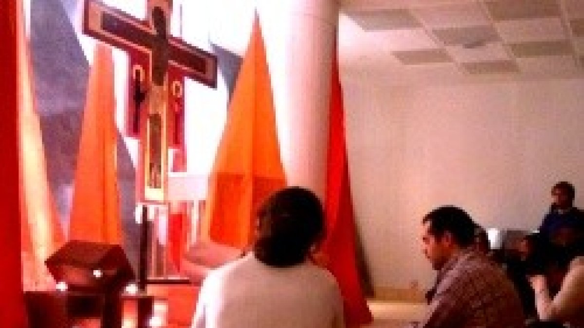 Las oraciones al estilo de Taizé combinan la meditación -iconos y textos- y la contemplación -silencio y espera-