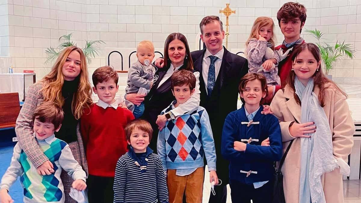Irene e Israel tienen 10 hijos además de Nazaret, que falleció poco después de nacer. En la imagen la familia celebra la confirmación de uno de los hermanos