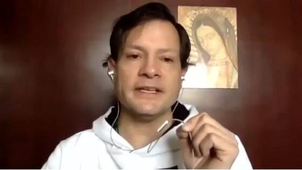 El periodista y evangelizador mexicano Oliver Vázquez Rubí  habla de su experiencia de conversión con la Virgen