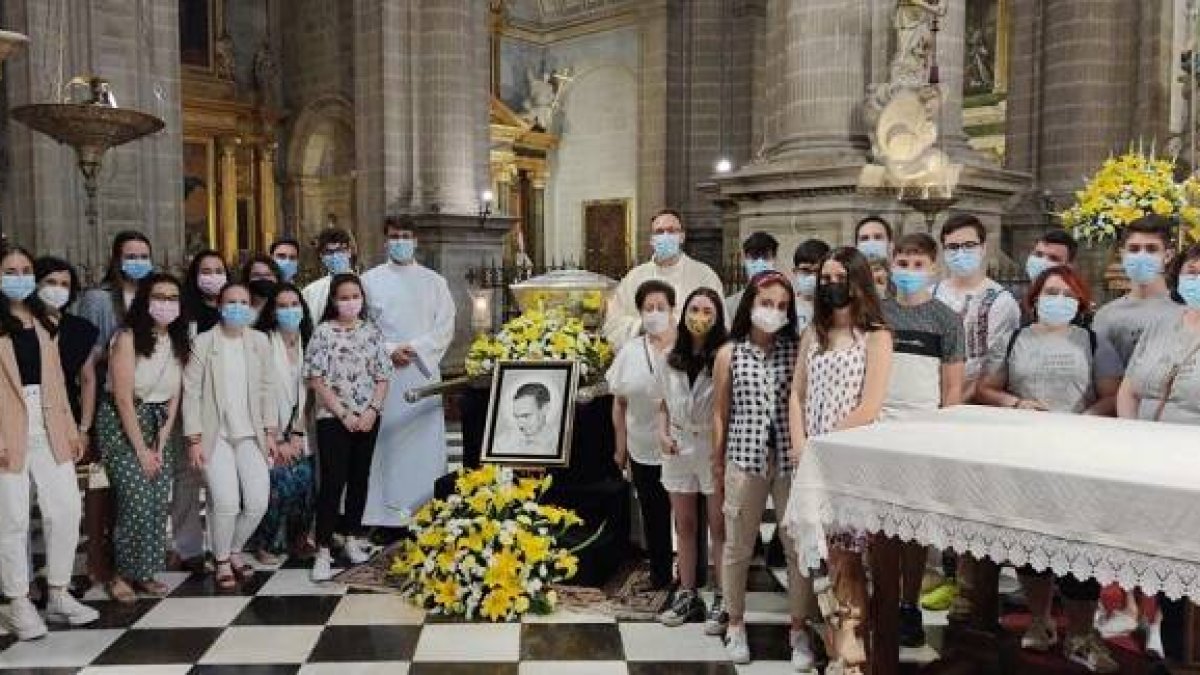 Muchos niños de colegios, catequesis infantil y de adolescentes visitaron las reliquias de Lolo en 2021, en su Centenario en Jaén y Linares