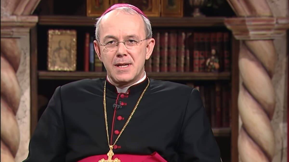Monseñor Athanasius Schneider, durante una entrevista en EWTN.