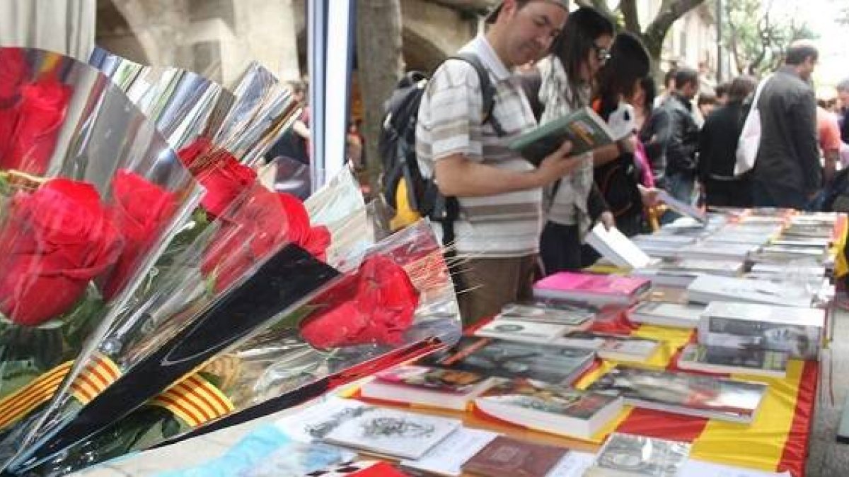 En Sant Jordi los libros y las rosas salen a las calles... una ocasión para probar nuevas lecturas