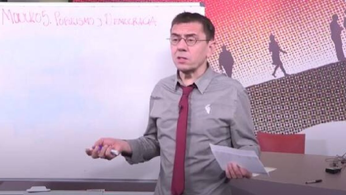 Juan Carlos Monedero, cofundador de Podemos, se pone a hablar de religión, milagros y apariciones en sus clases sin tener ni idea...