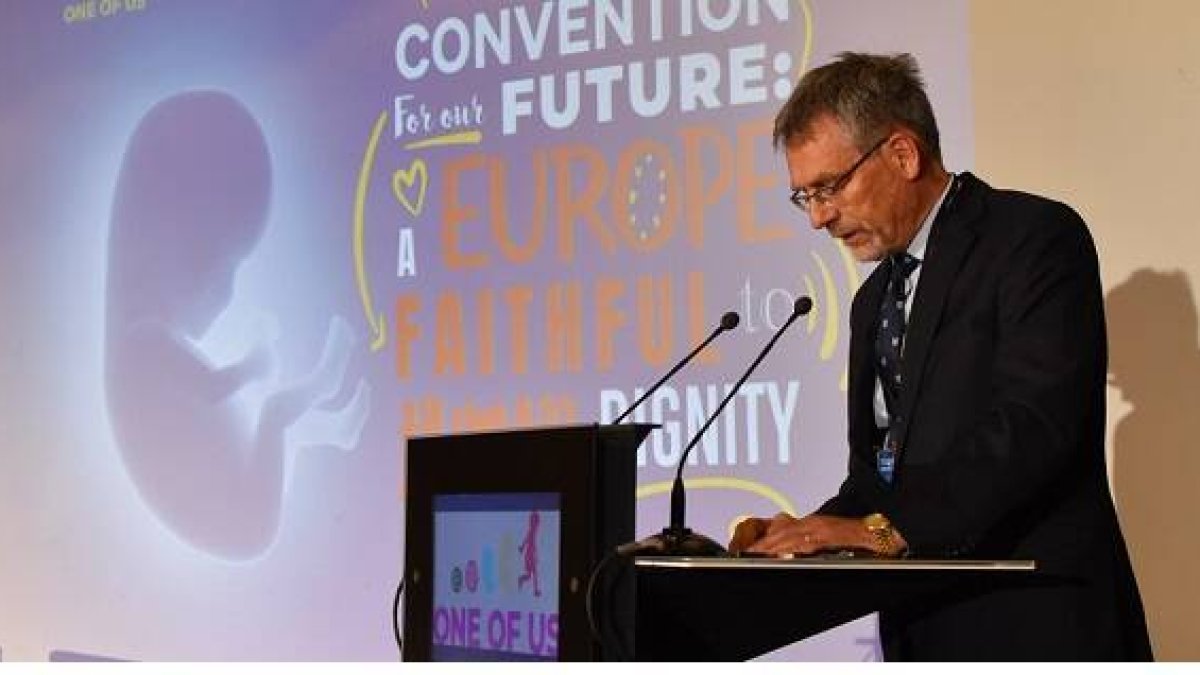 Grandes figuras de la política y el pensamiento, y activistas, en el encuentro One of Us de Bruselas 2022