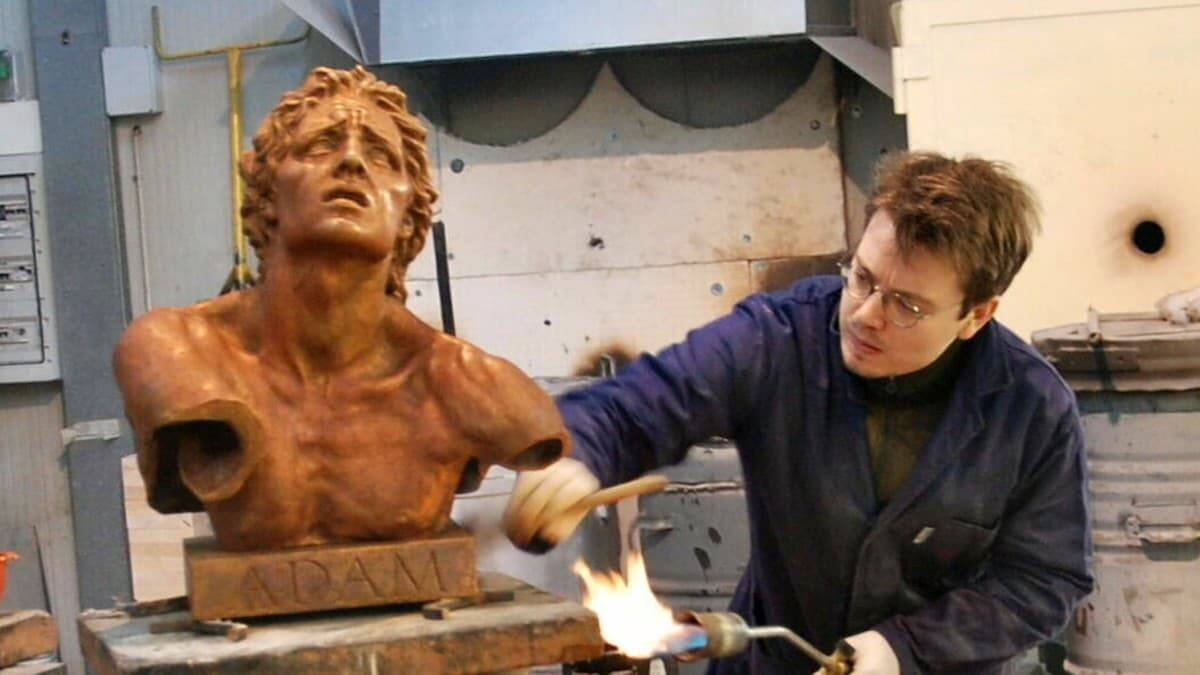 Cody, en su taller en Florencia: la belleza de la fe le entró por los ojos.