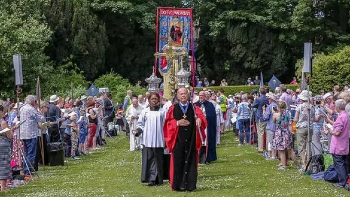 Peregrinos anglicanos en Walsingham, santuario medieval al que van también católicos