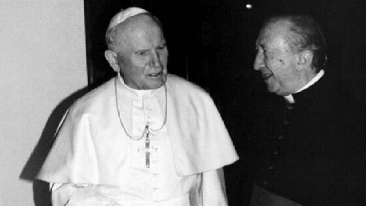 Luigi Giussani, fundador de Comunión y LIberación, con el Papa Juan Pablo II